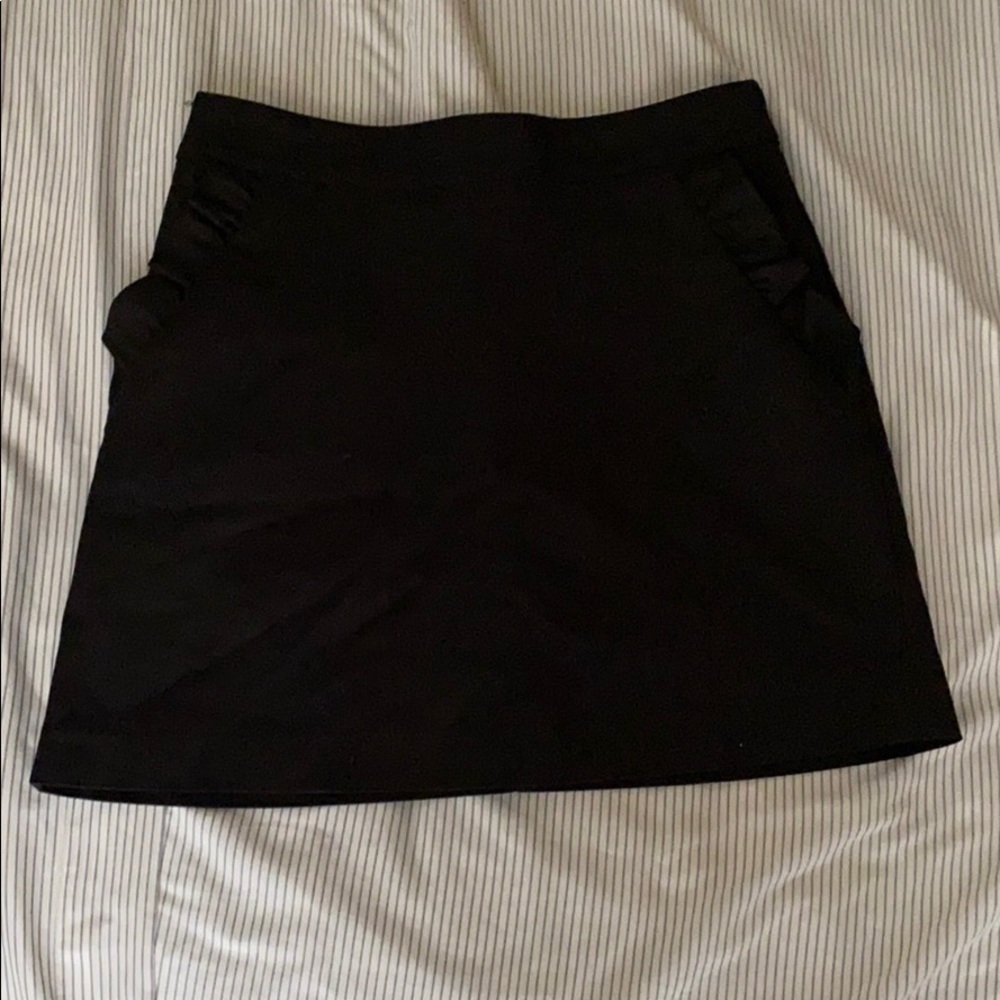 BLACK FRILL POCKET SKIRT
